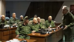 Raúl Castro Ruz y Miguel Díaz-Canel en la sede del Ministerio del Interior, al inicio del Ejercicio Estratégico Baraguá 2023.