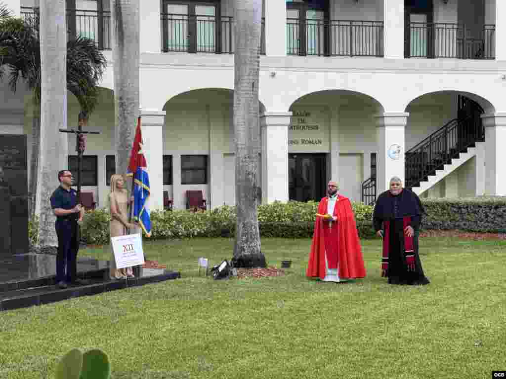 Duodécima Estación del Via Crucis 