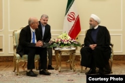 Presidente de Irán, Hassan Rohaní recibe al enviado de Raúl Castro, general Ulises Rosales del Toro.