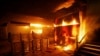 Una estación de metro incendiada en Santiago de Chile. REUTERS/Ramon Monroy 