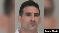 Yordanis Cobos-Martínez, de 37 años, está acusado de decapitar al gerente de un hotel en Dallas. 