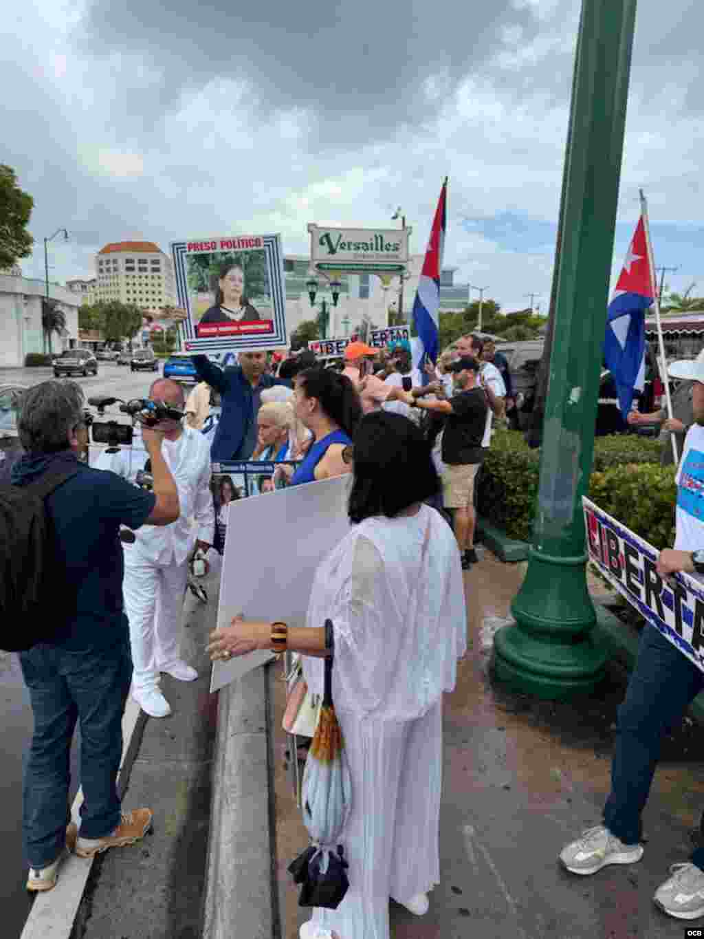 Manifestación de exiliados cubanos por la libertad de José Daniel Ferrer y Félix Navarro y de todos los presos políticos del régimen castrista.