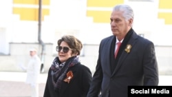 Día-Canel y su esposa con la lenta de San Jorge. 