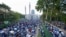 Musulmanes orando durante Eid al-Adha, en San Petersburgo, el 9 de julio de 2022. (AP Photo/Dmitri Lovetsky).