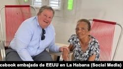 Jefe de Misión Mike Hammer visita a la exprisionera política cubana Marta Beatriz Roque